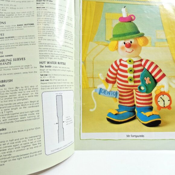 Jean Greenhowe's Knitted Clowns Pattern Booklet Double Knit DIY Vintage 1992 UK - Picture 3 of 7